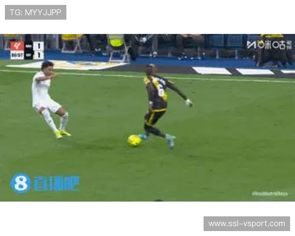 姆巴佩补时点射绝杀后跪地庆祝,压力释放瞬间 姆巴佩补时点射绝杀后跪地庆祝,压力释放瞬间