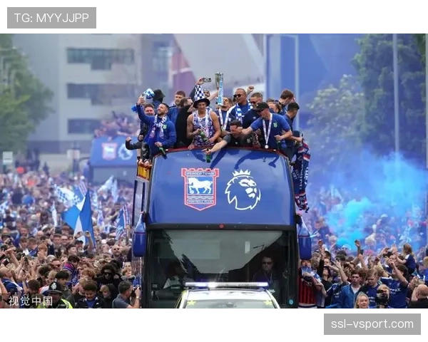 现场通讯：时隔十五年重返英超，伊普斯维奇主场球迷营造狂热氛围