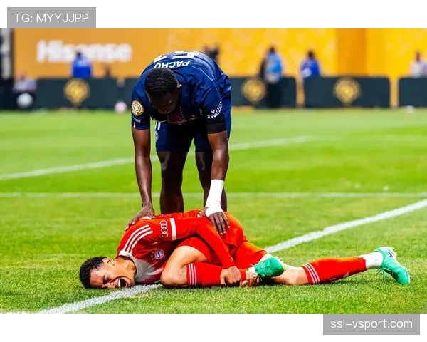 官方：拜仁慕尼黑证实穆西亚拉内收肌轻微拉伤，将缺席本轮联赛