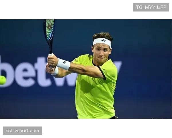 诺里斯在迈阿密错失冠军后，独自在车库内复盘比赛数据超过一小时